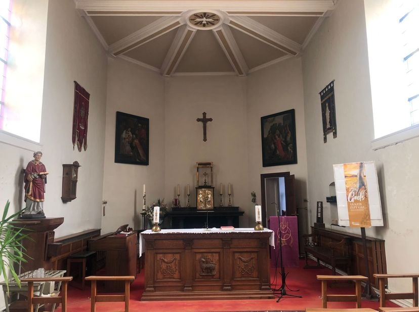 Deze kerk ligt bijzonder pittoresk gelegen en we zoeken dan ook een koper die aan het pand een waardevolle herbestemming zal geven.<br />
Na renovati