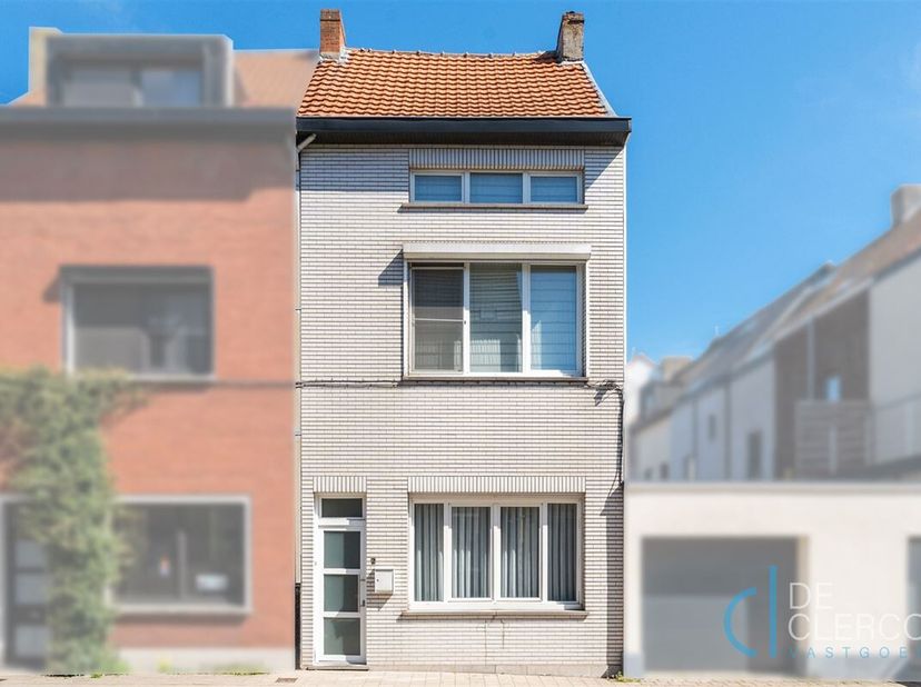 Deze gezellige woning is modern gerenoveerd naar een klassevolle stadswoning met behoud van charmante, authentieke elementen die het karakter van de w