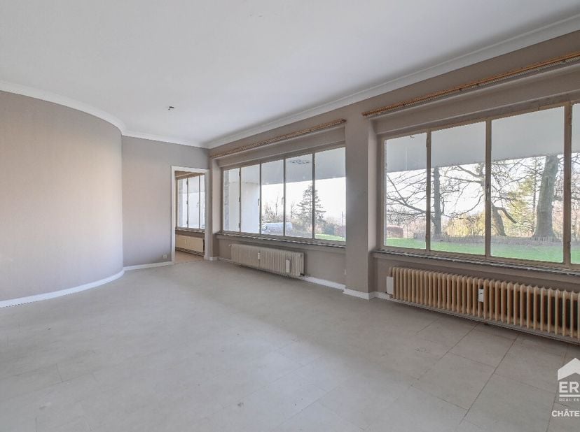 Appartement met 1 slaapkamer te koop  VorstERA Chatelain biedt u dit te renoveren appartement aan, gelegen vlak bij het Dudenpark, op de eerste verdie