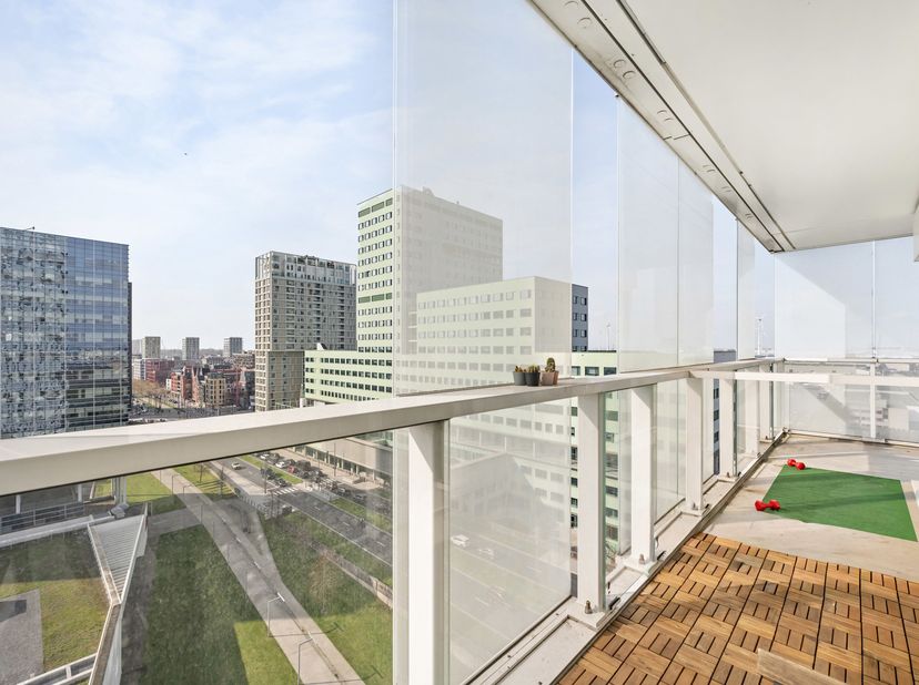 Quares - TREVI Groep presenteert :<br />
Op zoek naar een slimme investering of een eigen stek in Antwerpen? Deze lichtrijke studio van 33 m² in de El