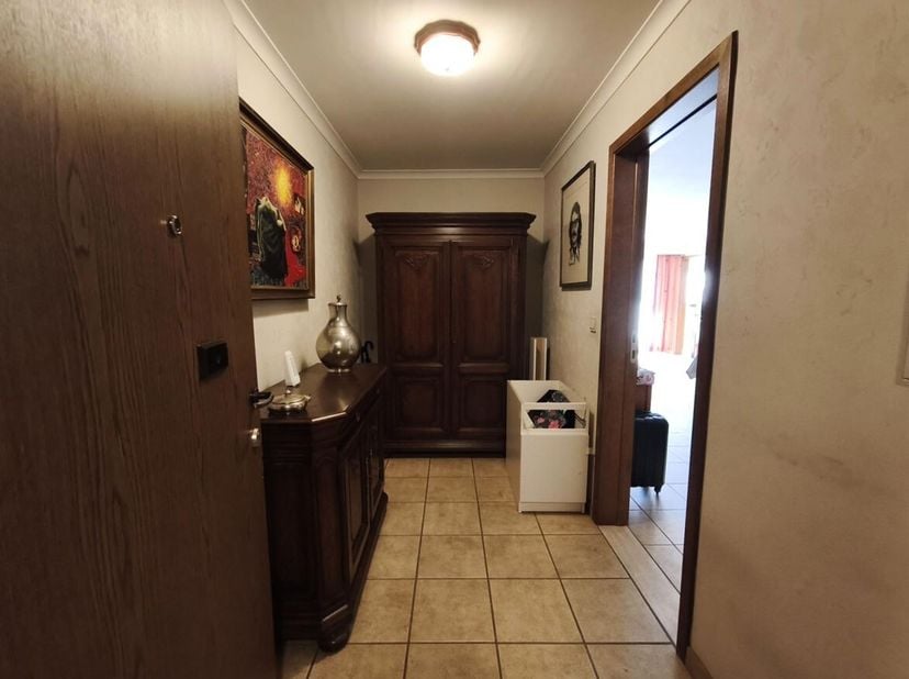 Spacieux appartement de 3 chambres à coucher avec terrasse et garage souterrain pour 2 voitures<br />
Situation<br />
Cet appartement est situé à Post