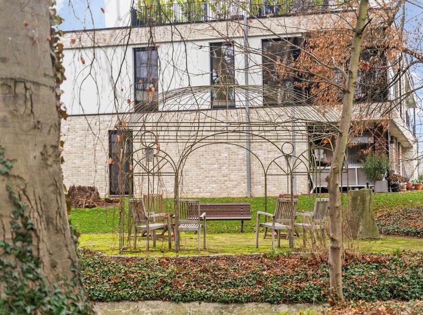 Luxe gelijkvloers appartement (130 m²) in Domein Bloesempark – Borgloon<br />
In het exclusieve en afgesloten&amp;nbsp;Domein Bloesempark&amp;nbsp;bevindt zic