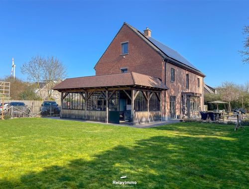                                         Woning te koop in Escanaffles, € 845.000
