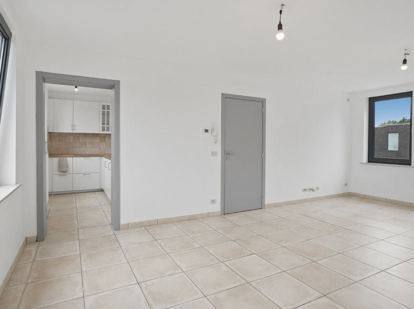 Bent u op zoek naar een instapklare woning op een toplocatie? Deze verzorgde rijwoning met inpandige garage, gelegen in het centrum van Sint-Michiels,