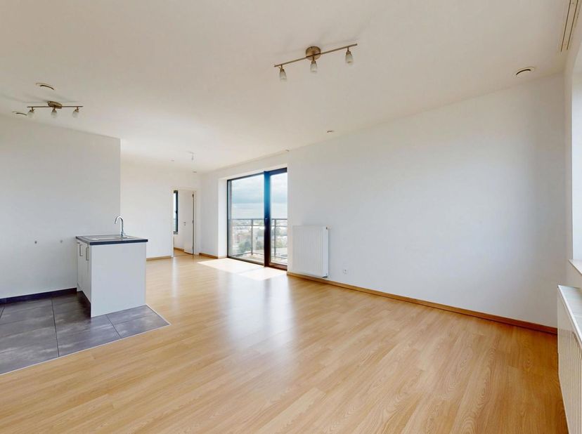 Gelegen in de rustige en residentiële wijk Paduwa in Evere, presenteert J&amp;amp;J dit prachtige, lichte appartement met 2 slaapkamers en 2 badkamers, me
