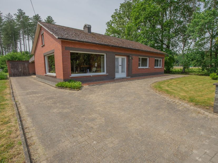 Algemeen<br />
<br />
Deze te renoveren alleenstaande woning is rustig gelegen te Wolfsdonk (Langdorp), een geliefde deelgemeente van Aarschot. De won