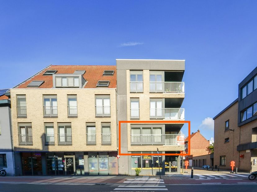 Dit instapklare appartement is gelegen in residentie Campo S, een kleinschalige en goed onderhouden residentie op een centrale ligging in Sint-Amandsb