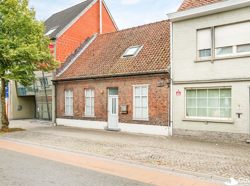 Huis te koop in Vichtesteenweg 12,
                    8540 Deerlijk