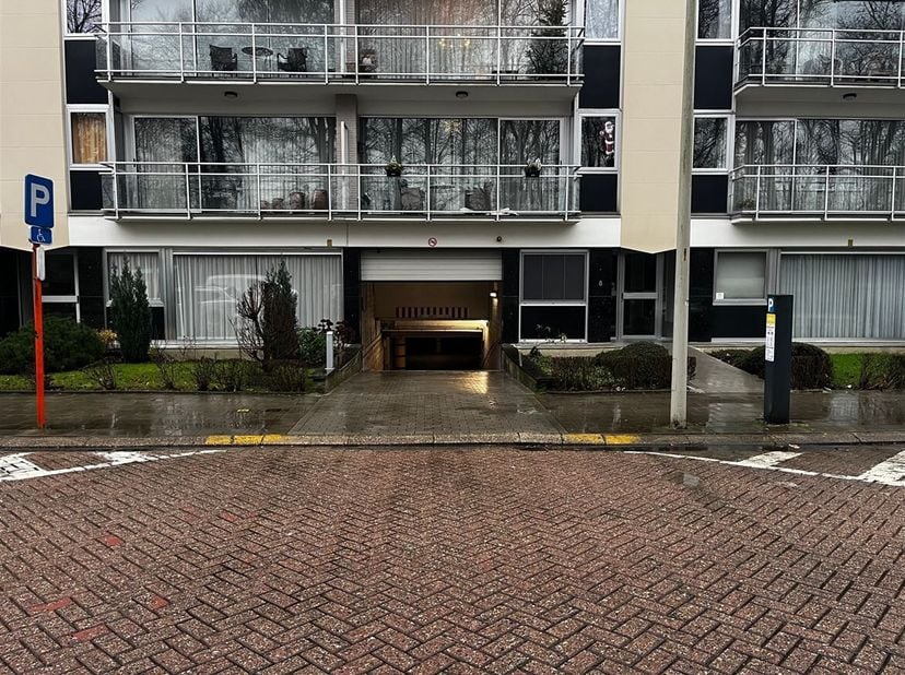 Terrain à vendre au coeur de Lier Anton Bergmannlaan<br />
A vendre : un emplacement de parking souterrain dans une situation extrêmement centrale dan