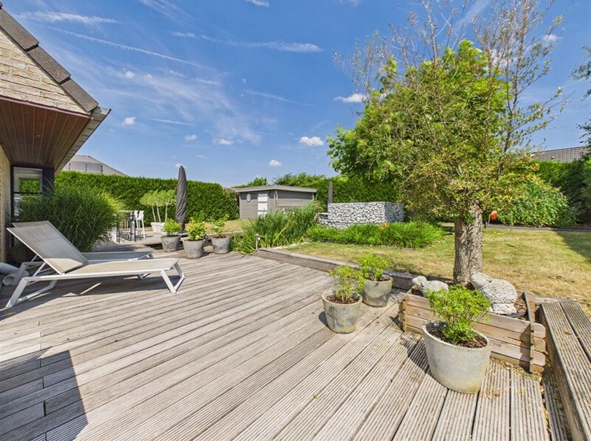 Magnifique villa à quelques pas de la campagne dottignienne.<br />
Laissez-vous séduire par cette élégante villa construite en 2000, idéalement située