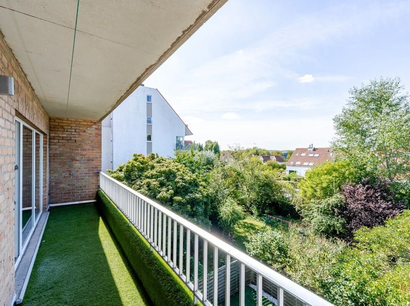 Appartement récemment rénové à Nieuwpoort avec belle terrasse et vue dégagée. Cet appartement prêt à emménager bénéficie dune finition moderne et dune
