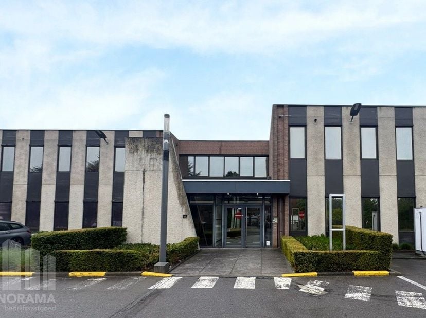 Cet espace de bureaux d’une superficie totale de&amp;nbsp;700 m² est idéal pour les entreprises à la recherche d’un environnement de travail stratégiqueme