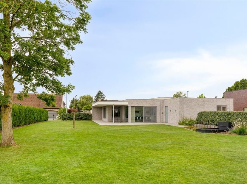 Bien professionnel à vendre à Peeshoek 18,
                    9790 Elsegem