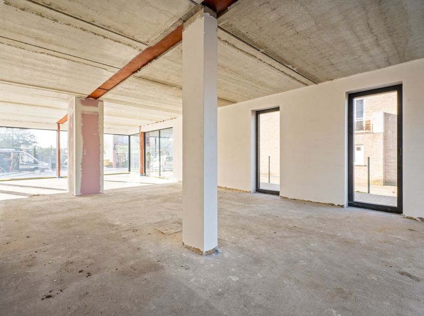 À la recherche d'un espace de bureau entièrement prêt à l'emploi dans un emplacement de premier choix ? Cet espace moderne de 151,92 m² est parfait po