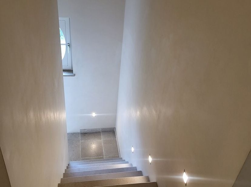 Bent u op zoek naar een comfortabel en stijlvol appartement op een rustige, groene locatie?<br />
Dan is dit prachtige appartement aan de Armand Maclo