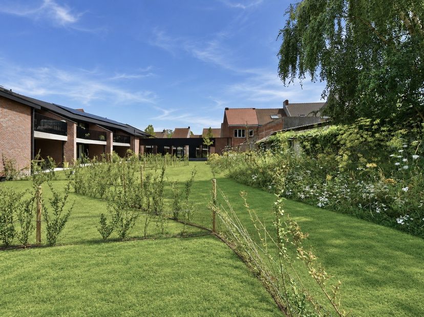 Op zoek naar een comfortabel, energiezuinig appartement op een toplocatie of een interessante vastgoedbelegging? Dan is dit stijlvolle gelijkvloers ni