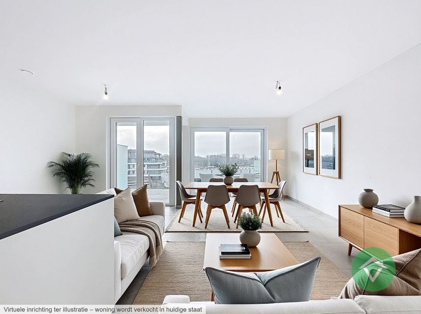 Wonen waar anderen op vakantie komen? Dit stijlvolle duplexappartement in residentie Hélène-Charlotte biedt het beste van twee werelden: rust, ruimte