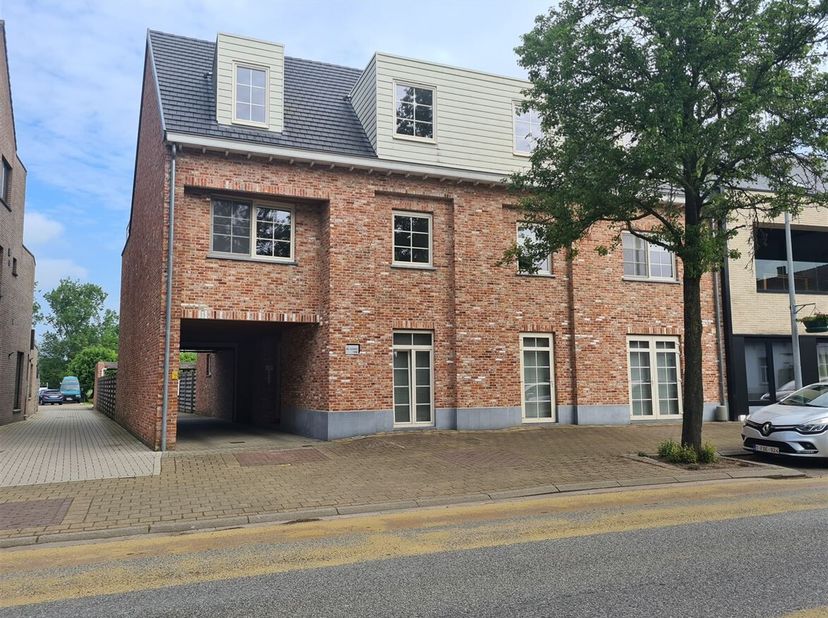 Appartement d'une chambre à coucher récemment meublé avec place de parking<br />
Situation : Situé dans la résidence agréable "De Leister", à proximit