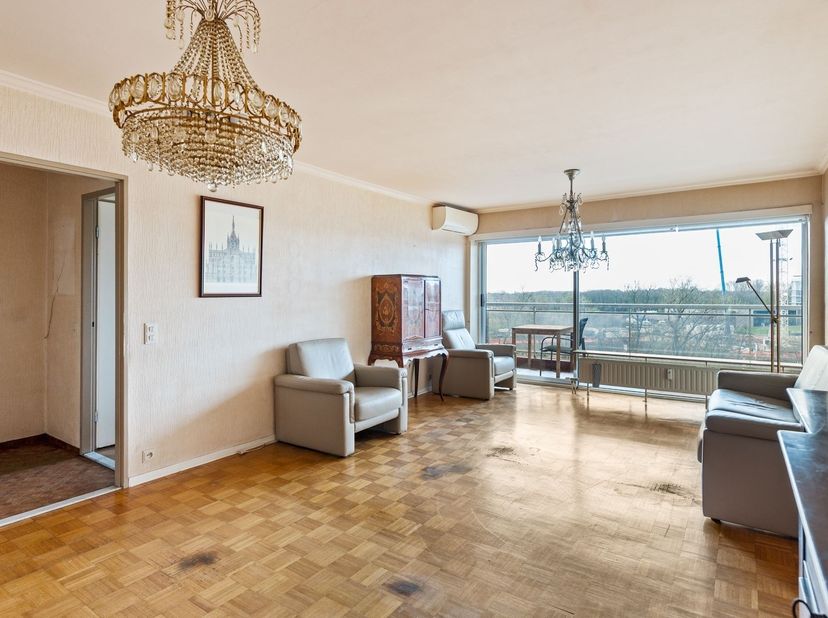Op te frissen Appartement met 2 slaapkamers en twee terrassen op centrale ligging in Mechelen<br />
<br />
Dit appartement te koop in Mechelen is ce