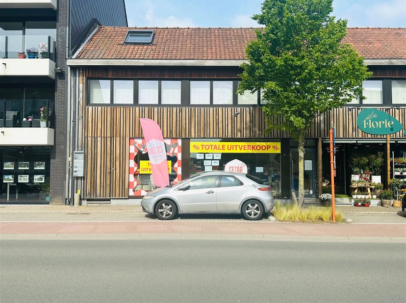 Bedrijfsvastgoed te huur in Kortrijksestraat 122 bus B,
                    8020 Oostkamp