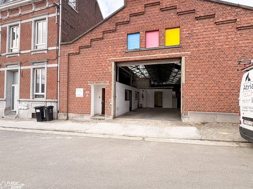 Situé dans un quartier particulièrement calme, cet espace dentreposage de ± 92 m² offre une solution pratique et sécurisée pour le stockage de vos bie