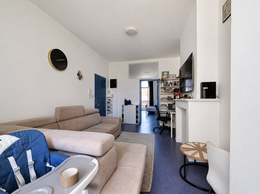Barrière de Saint Gilles/ Proche des transports et des commerces, dans une petite copropriété de 4 unités à faibles charges, bel appartement de 69m2(