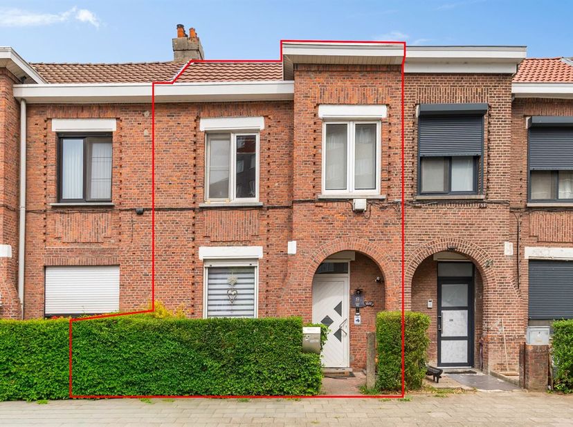 Maison bien entretenue et tout confort<br />
Situation : quartier de Luchtbal, au calme mais à proximité de la Noorderlaan et du périphérique d'Anvers