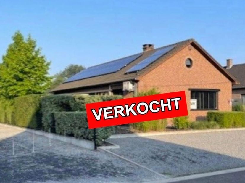 Deze prachtige gelijkvloerse woning is gelegen in een rustige en&amp;nbsp;residentiële omgeving, vlakbij bossen en natuur. Hier geniet u van privacy, ruim