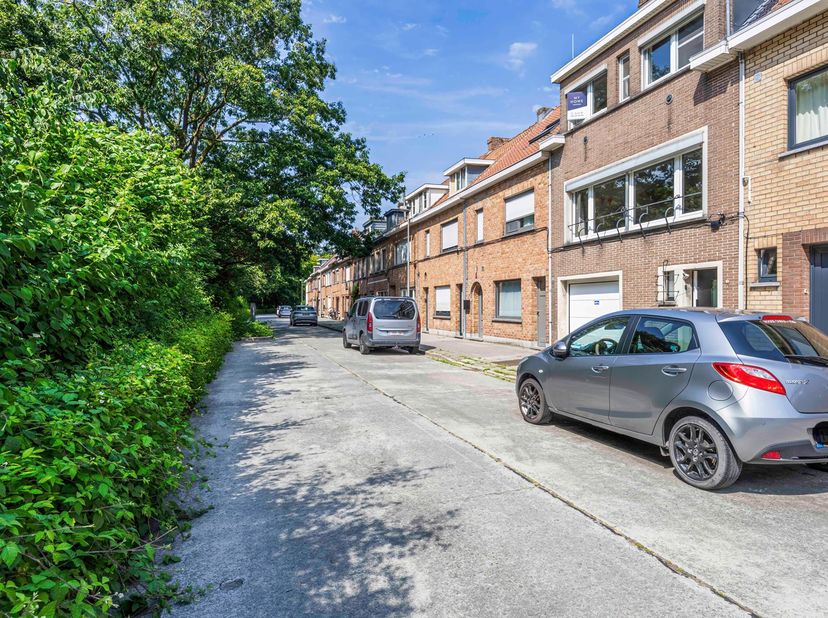 MEER FOTO'S VOLGEN!!!!<br />
Op zoek naar een verzorgde woning waar u meteen kunt intrekken? Deze instapklare bel-etagewoning combineert ruimte, comfo