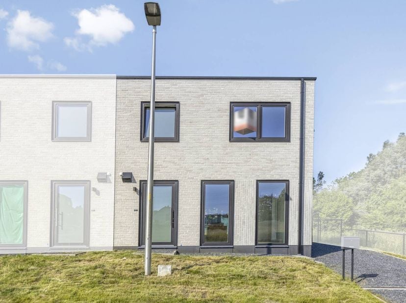 Bent u op zoek naar een recente, energiezuinige woning op een rustige locatie in Houthalen? Dan is deze prachtige BEN-woning zeker een bezoek waard.<b