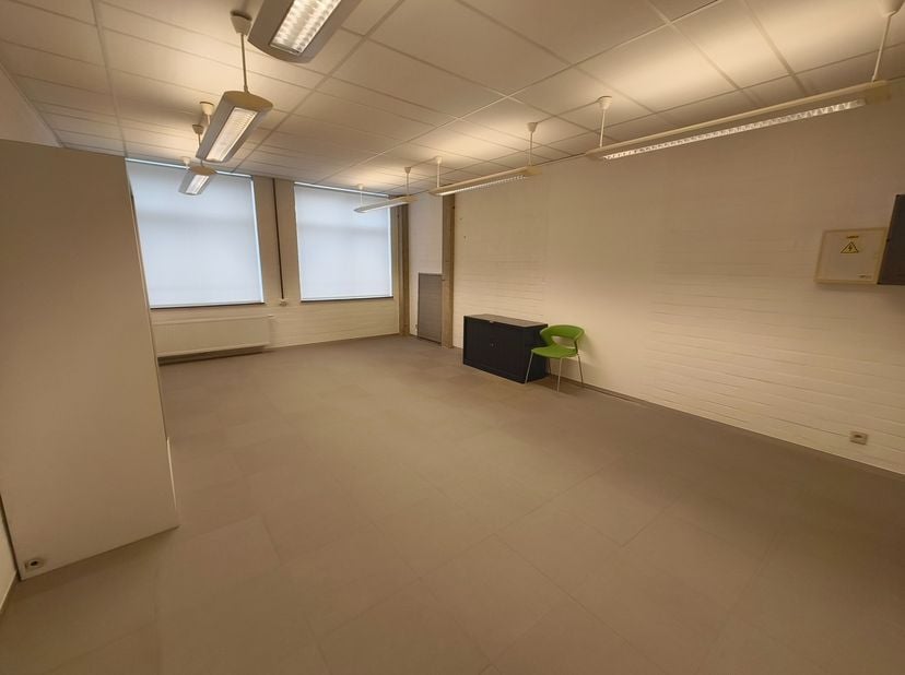 Bien professionnel à louer
                    à 8900 Ieper