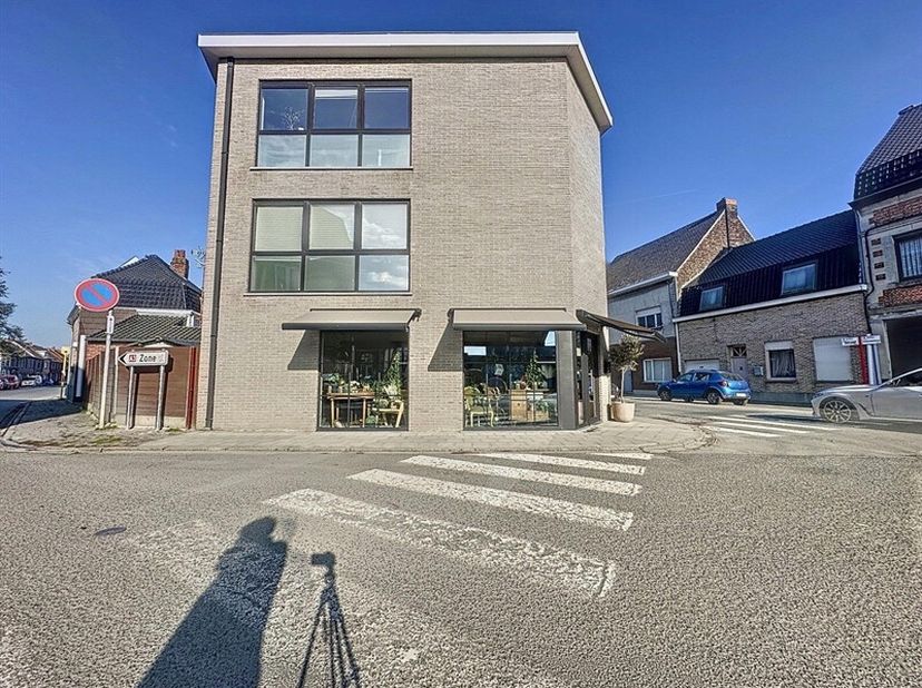 Vous cherchez l'emplacement idéal pour lancer ou développer votre activité ? <br />
En plein coeur de Dottignies, découvrez ce commerce de plain-pied