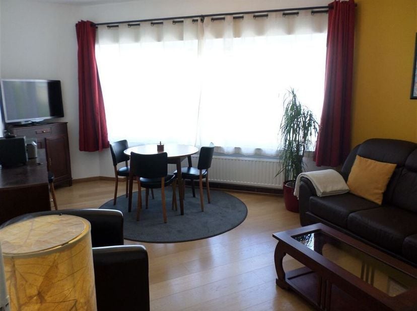 KORTTERMIJNHUUR  Volledig gemeubileerd appartement, alles inbegrepen, te huur  Beschikbaar vanaf 1 september! Gemeubileerd en volledig uitgerust appar