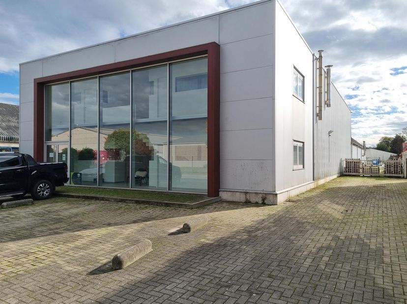Bien professionnel à vendre à Fabriekstraat 7,
                    3670 Ellikom