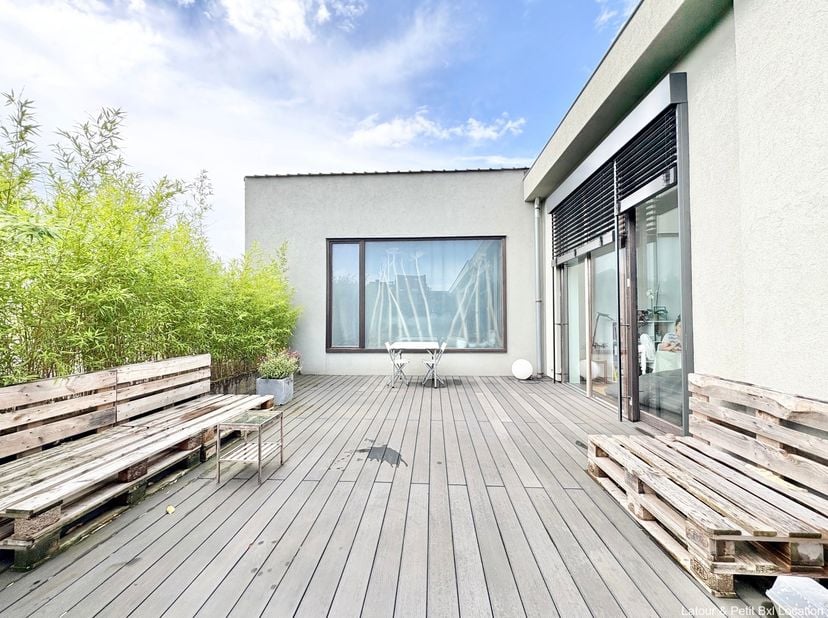 EVERE, à proximité de la Place Meiser, des institutions européennes et sur le trajet vers l'OTAN – LOFT atypique (1 ch/1 bur/1 sdb/1sdd) de 121 m² agr