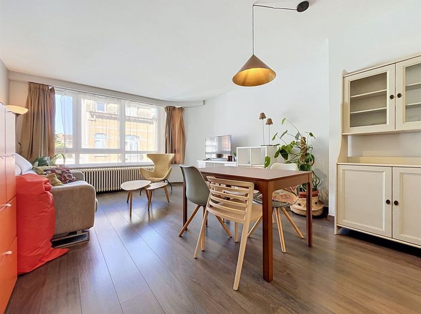 KORTE TERMIJNVERHUUR  Volledig gemeubileerd appartement, alles inbegrepen, te huur  Beschikbaar vanaf 1 augustus! (Geen domicilie mogelijk)  Gemeubile