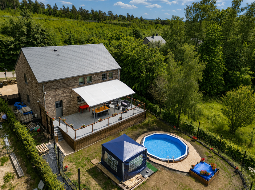 EASYHOME vous invite aujourdhui dans la commune de Manhay, à proximité immédiate de lE25 tout en bénéficiant dun environnement très calme, à la découv