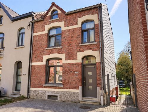                                         Maison unifamiliale à vendre à Court-Saint-Etienne, € 299.000
