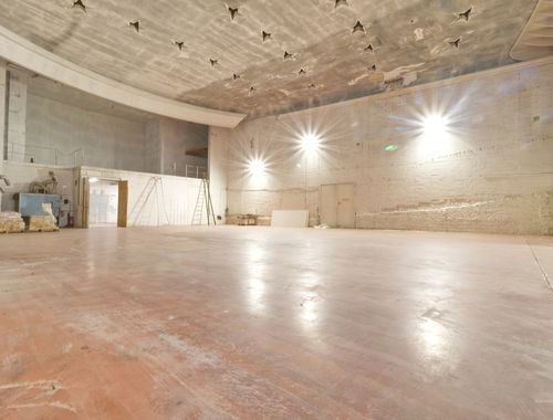                                         Magazijn met bureel te huur in Schaarbeek, € 5.000

