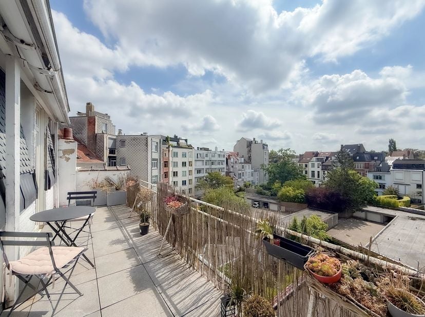Appartement te koop in ,
                    1050 Elsene