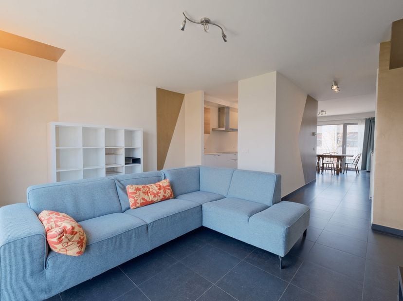 Gelegen in de Fabrieksstraat 24 te Zaventem, bevindt zich dit prachtig duplex appartement in een verzorgd gebouw van 2008. Met een bewoonbare oppervla