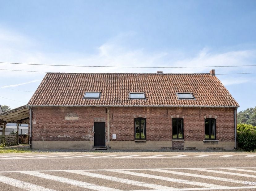 Hoeve met veel potentieel te koop in Tessenderlo<br />
<br />
Gelegen op een vlot bereikbare locatie tussen Tessenderlo, Diest en Engsbergen geniet de