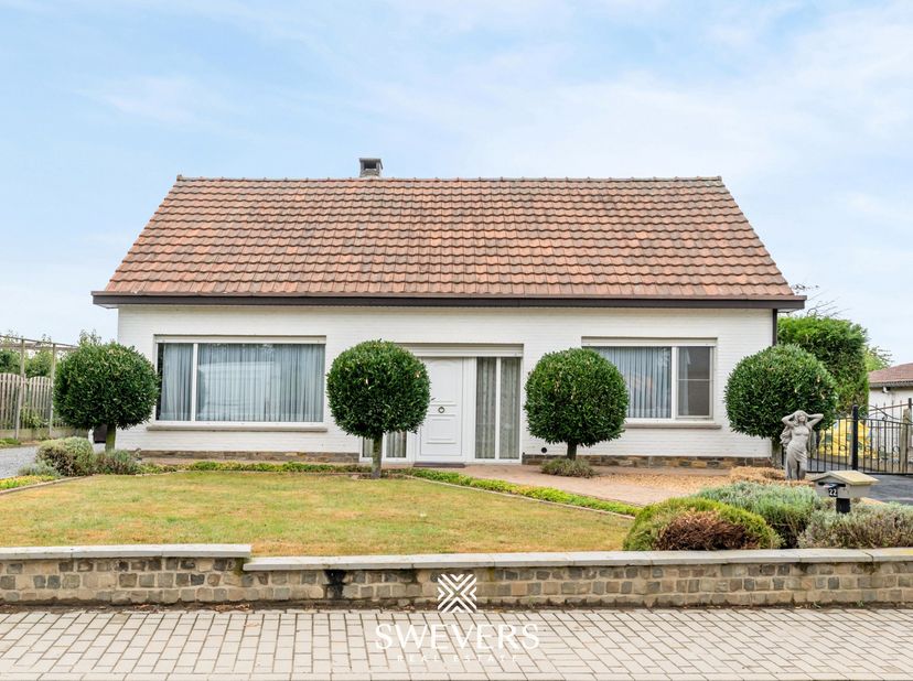 Voor meer info en foto’s, surf naar www.swevers.be – Deze vrijstaande woning aan Kaneelstraat 22 in Gingelom ligt op een perceel van 6a 54ca en combin