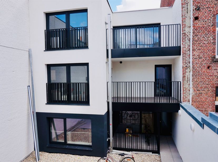 Recent appartement met terras en 1 slaapkamer te huur in hartje Leuven<br />
Diestsestraat 89 bus 201 – 3000 Leuven<br />
Op zoek naar een comfortabel