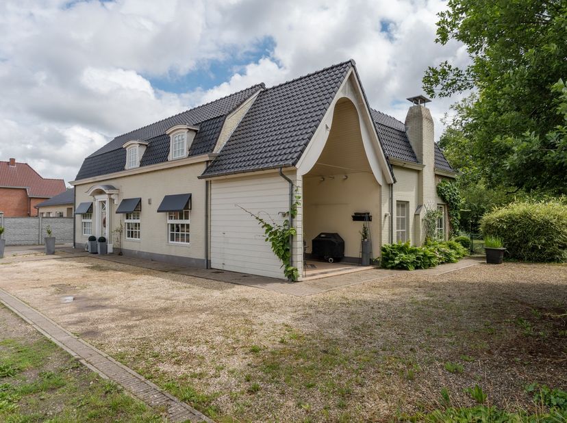 NIEUW TE KOOP in PELT: Charmante, klassevol landhuis met ruime leef- en slaapruimtes (242m2 woonoppervlak), prachtige zuidgerichte parktuin, een parad