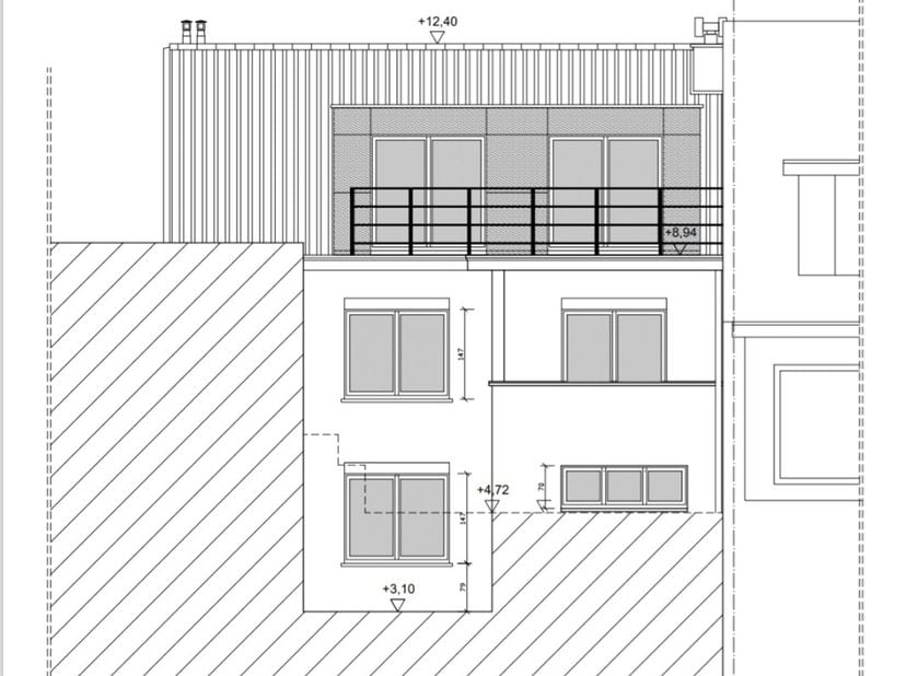 Situé au dernier étage d'un petit immeuble de 3 étages, cet appartement d'une chambre + bureau offre une opportunité rare pour les amateurs de rénovat