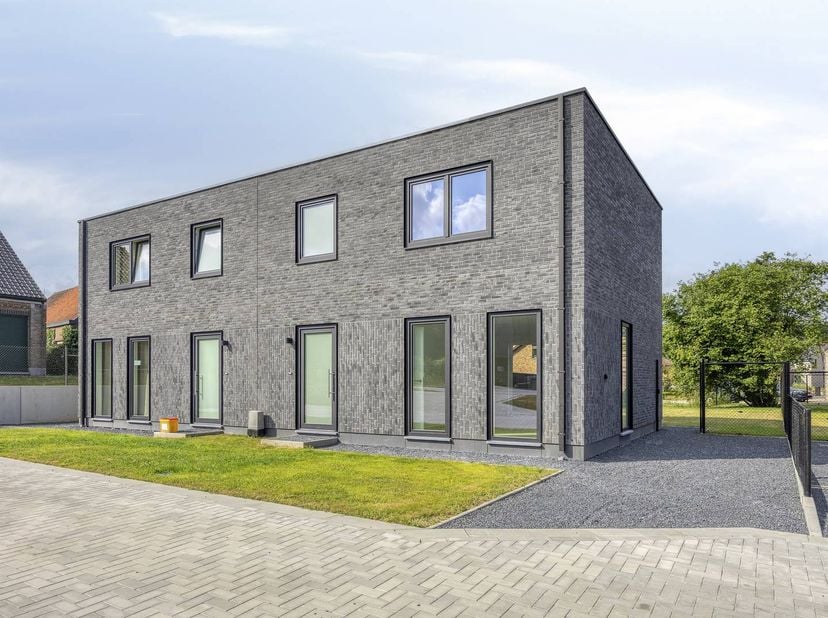 Duurzaam en modern wonen in het groene Meldert (Lummen)!<br />
<br />
Op de Meldertsebaan 157 vinden we deze prachtige, energiezuinige halfopen nieuwb