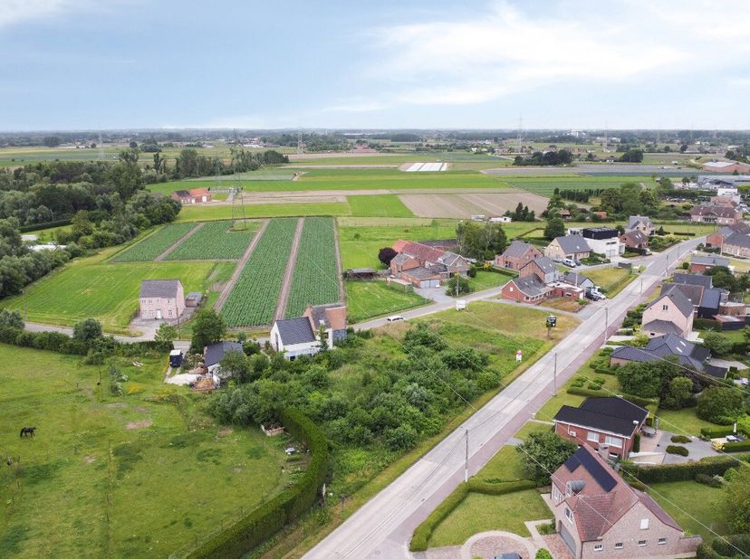 Te koop: Bouwgrond voor een open bebouwing in Leest (Mechelen) Deze prachtig gelegen bouwgrond in de Juniorslaan te Leest biedt u de perfecte combinat