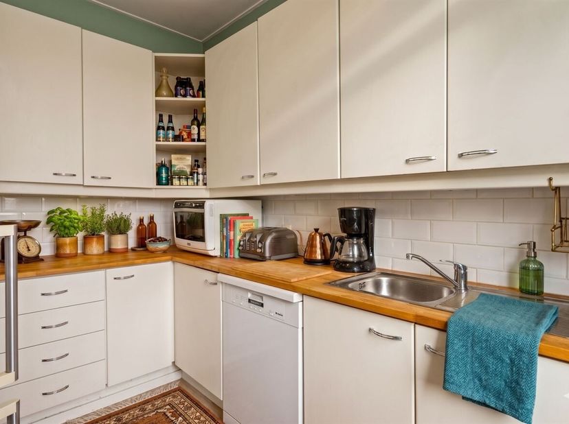 appartement d'une chambre à coucher avec une façade charmante<br />
 Situation : Nous découvrons cet appartement confortable avec beaucoup de potentie
