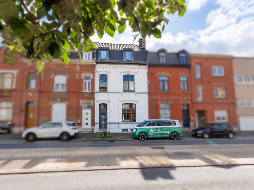 Maison à vendre à ,
                    7100 La Louvière